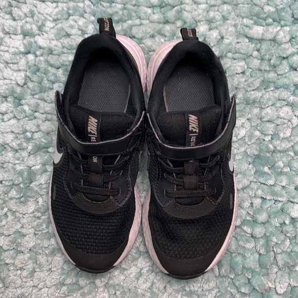 Nike Revolution Black & White Athletic Training Running Sneakers Girls Boys Run - Picture 12 of 16